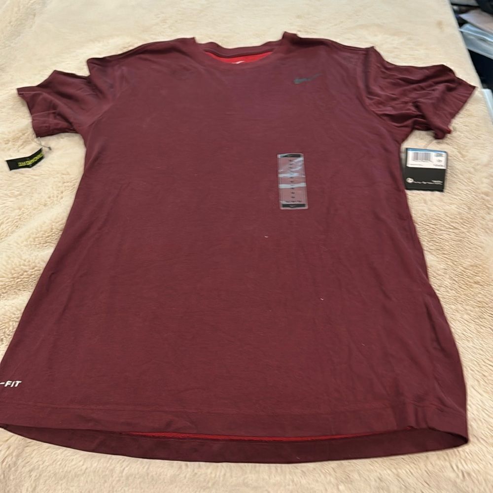 Nike dri fit cranberry burgundy shirt nwt size M